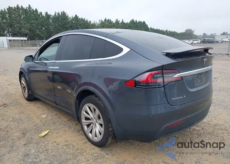 2016 Tesla Model X 60D/70D/75D/90D z USA, uszkodzony, nr VIN 5YJXCDE27GF030910